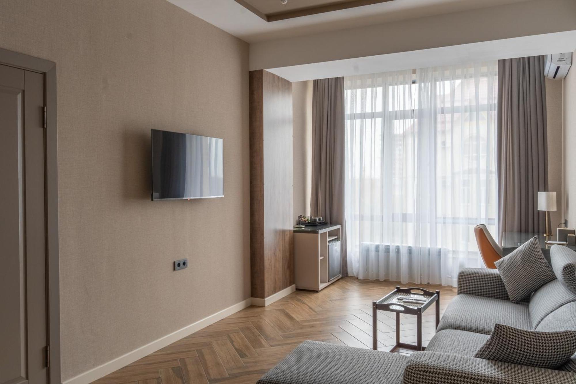 Five Hotel Bişkek Dış mekan fotoğraf